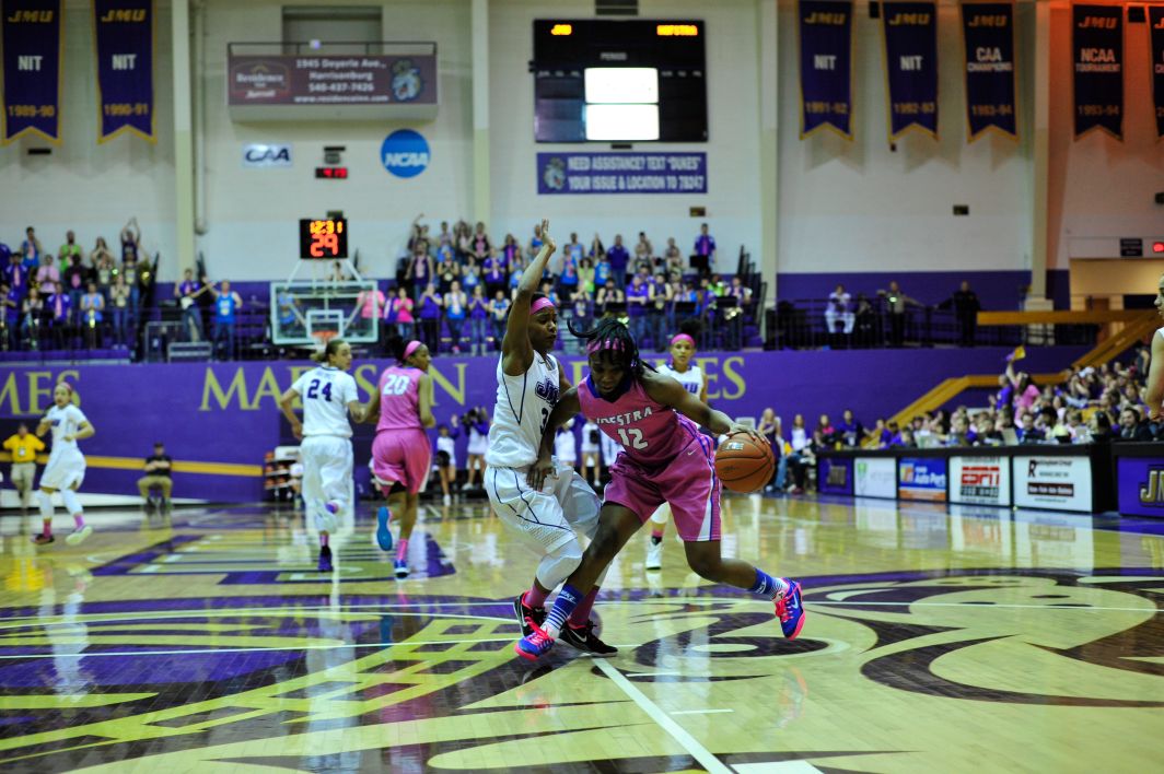 Womens basketball vs Hofstra